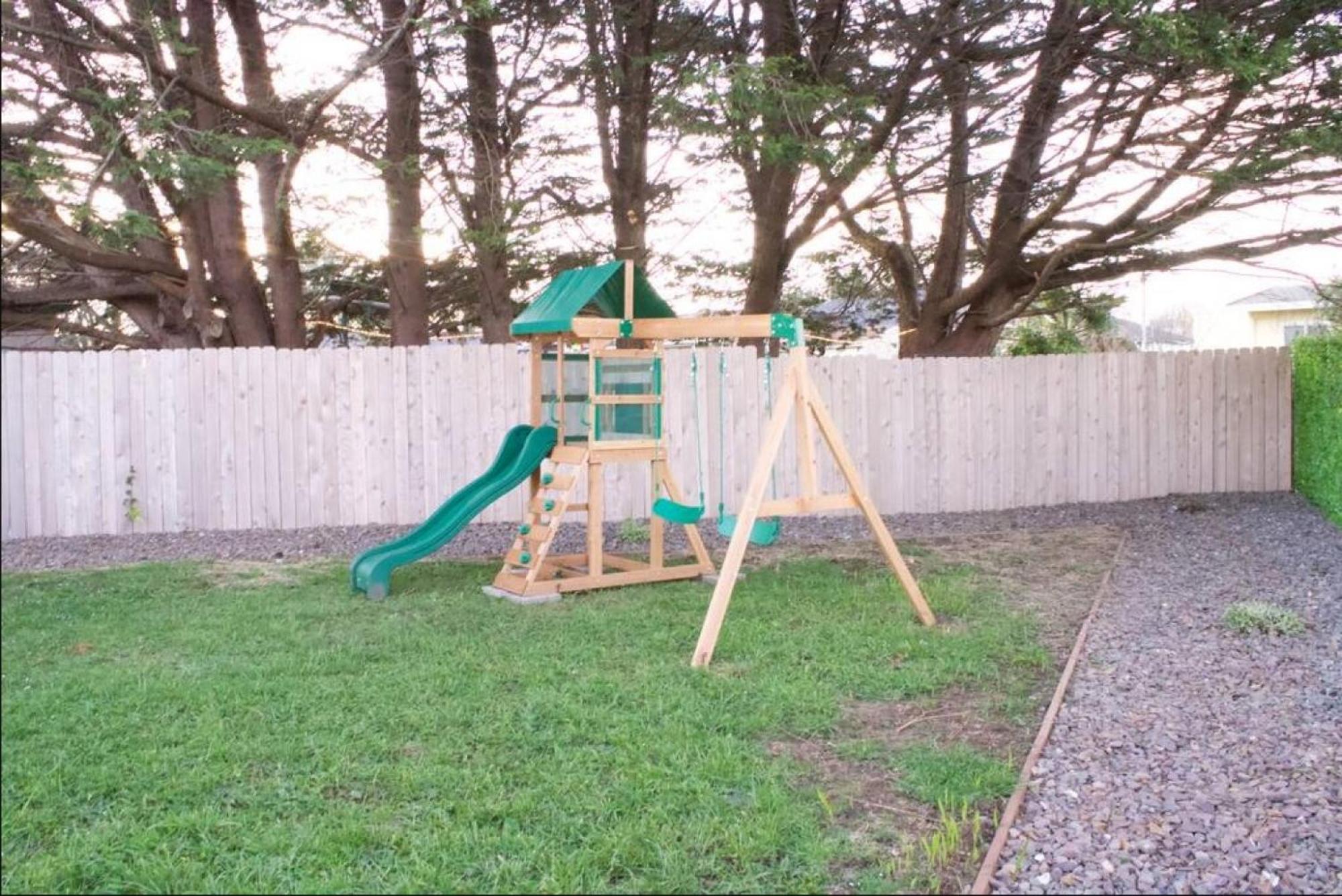Private Home - Playground, Jumping Mat, Bbq, Darts, Firepit, Gazebo, 4 Smart Tvs, White Cotton Bedding, - The Redwood Cul-De Sac Beach Retreat Crescent City Exteriör bild